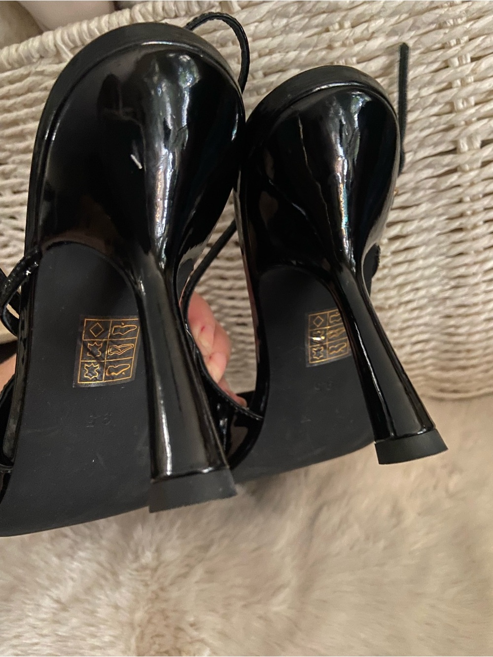 Jeffrey Campbell Patent Leather "Lash" Pointed Toe Slingback Kitten Heels. - Picture 6 of 11